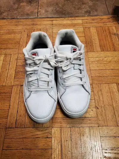 Women's / Girls Fila Athletic Shoes Size 7, View more