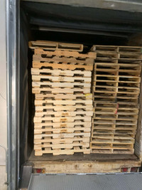 WE WANT YOUR PALLETS!