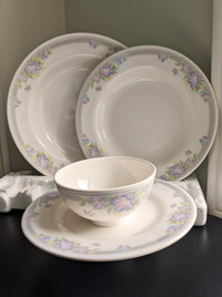 Fancy Dinnerware 4-persons 16pcs set New $50 reduced price