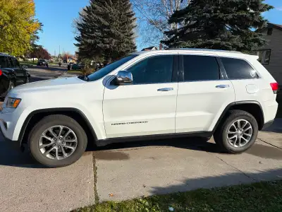 2015 JEEP GEAND CHEROKEE LIMITED leather, heated seats, heated steering wheel, tires one year old. S...