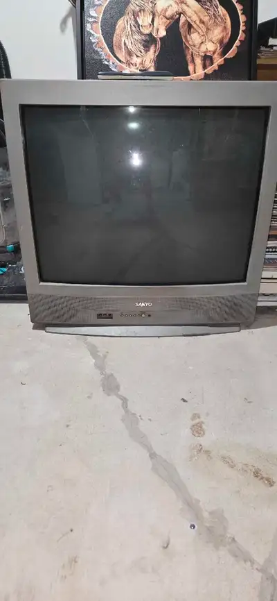 Working Sanyo 32" CRT TV, View more