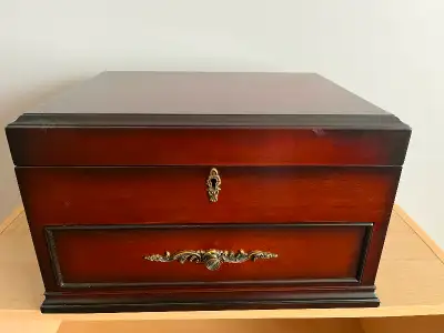 Bombay cutlery chest