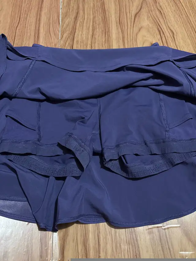 Lululemon Skirt Size 4 (xsmall) in Women's - Bottoms in City of Toronto - Image 5