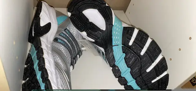 Adidas sneakers  in Women's - Shoes in London - Image 4