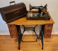 Singer Antique Vintage Sewing Machine and table working