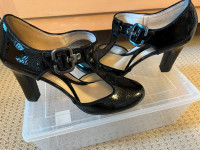 Black patent leather heels - size 8