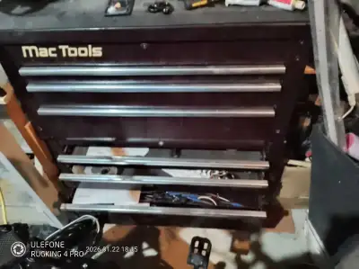 Smoke on the water, anyone? Don't worry, she's just dirty, barely any wear. This Mac Tools tool ches...