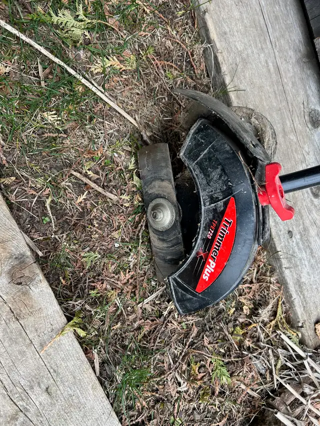 Troy Bilt Weed Eater/Trimmer/ Edger in Outdoor Tools & Storage in Owen Sound - Image 5