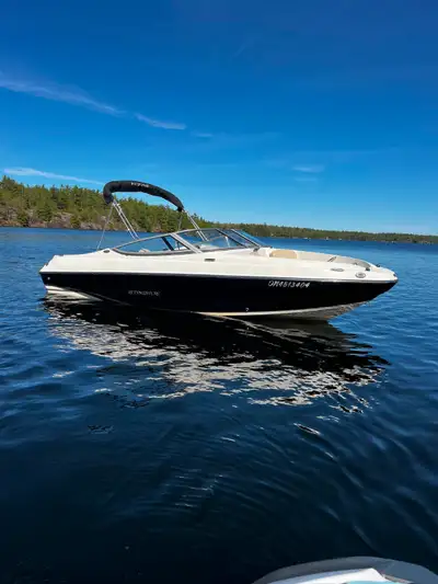 This 19ft Stingray powered by a fuel efficient 3.0L V4 Mercury engine is the perfect mix of performa...