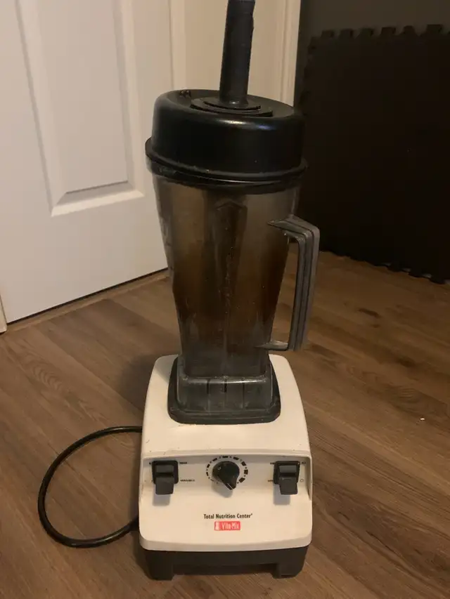 Vitamix - variable speed in Processors, Blenders & Juicers in City of Toronto - Image 2