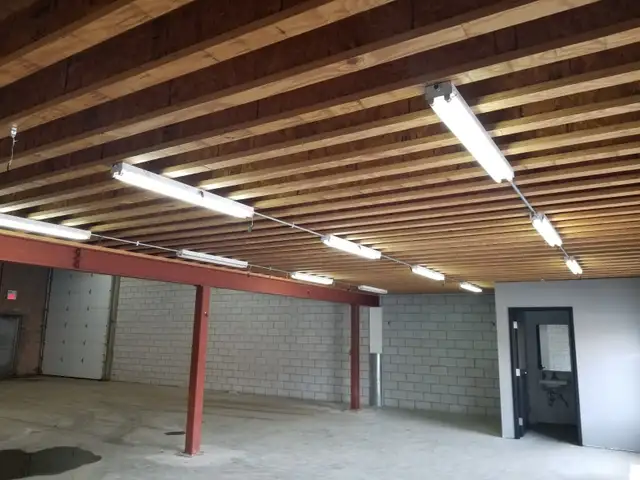 Industrial space for rent North Waterloo 2676 square feet in Commercial & Office Space for Rent in Kitchener / Waterloo - Image 2