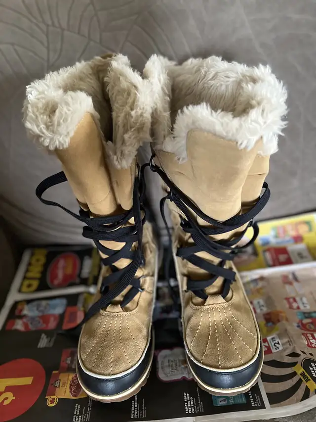 Sorel Women's Winter Boots, Size 9 in Other in City of Toronto - Image 3