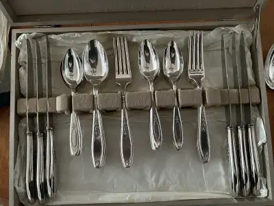 1847 Roger’s Brothers, Ambassador pattern. Set of 6 place settings with extra spoons, serving spoon...