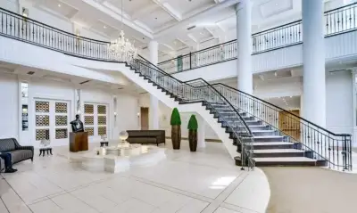Luxurious 2-Bedroom Condo for Rent in Yonge & Finch Discover this elegant 2-bedroom, 2-bathroom unit...