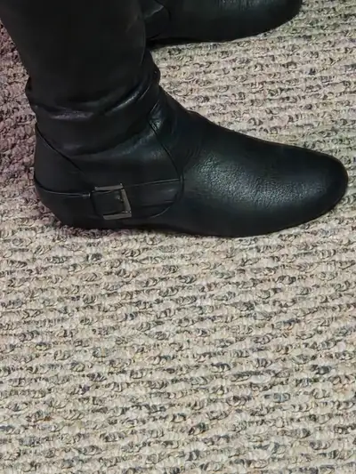 Womens Black Leather Knee-High/Thigh-High boots. Size 7 $25, View more