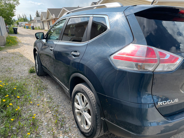 Nissan Rogue SV 2015 in Cars & Trucks in Calgary