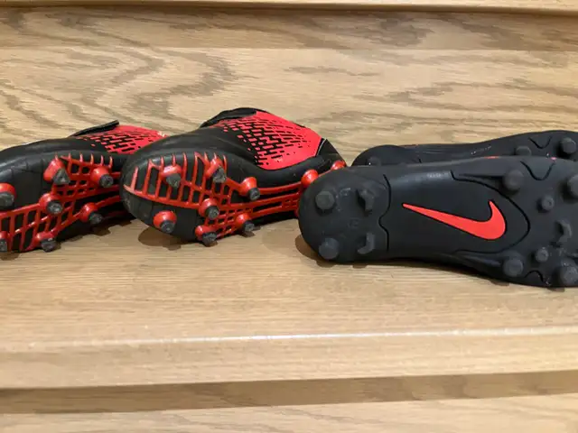 Souliers de soccer pour enfant (entre 5 et 20$) in Kids & Youth in Laval / North Shore - Image 3