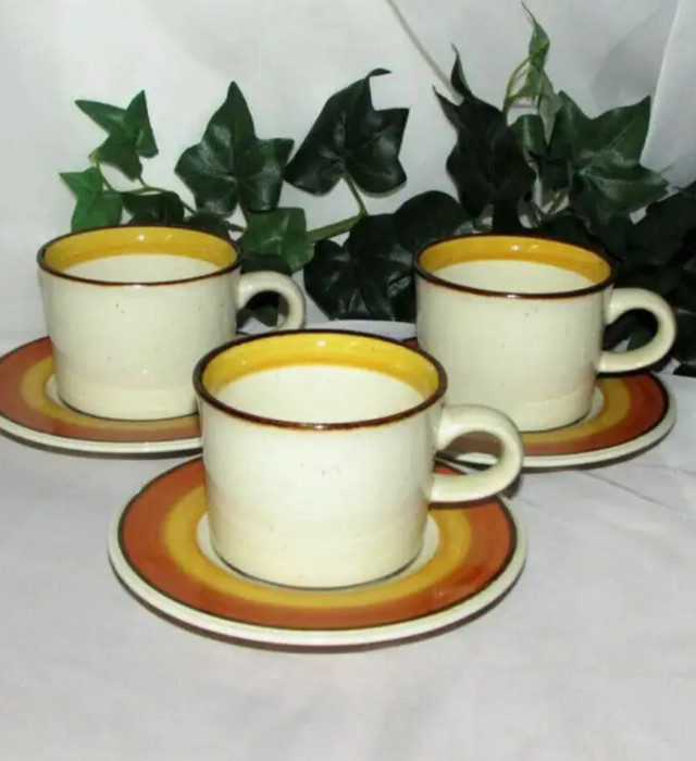 MIKASA ORANGE PEEL COFFEE CUPS & SAUCERS 3 VINTAGE STONEWARE in Kitchen & Dining Wares in North Bay - Image 2