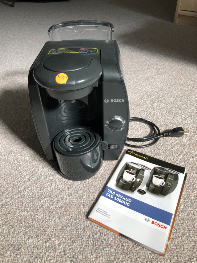 TASSIMO COFFEE MACHINE in Coffee Makers in St. Catharines - Image 2