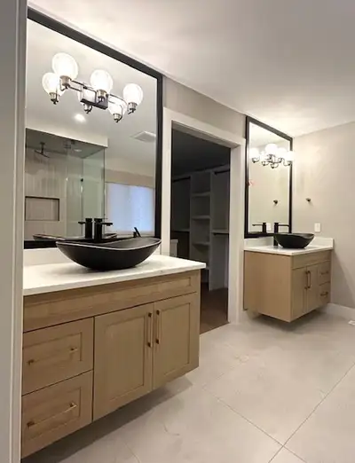 COMPLETE DESIGNER ENSUITE AVAILABLE - dismantled by plumbers and ready for pickup! 2 Separate Rift O...
