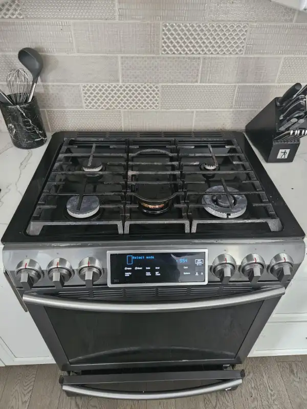 Gas Range Samsung in Stoves, Ovens & Ranges in Belleville - Image 10