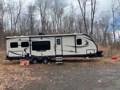 1 bedroom, sofa bed, drop table bed, outdoor kitchen, heat&AC, 1 pop out, electric awning