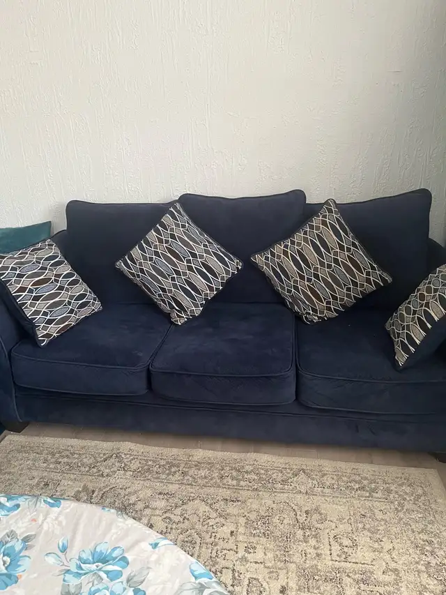 Canapé 3 places  in Chairs & Recliners in Laval / North Shore - Image 3