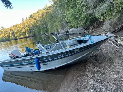 READ EVERYTHING BEFORE ASKING QUESTIONS PLEZ. The boat is in pretty good condition. the hull the las...