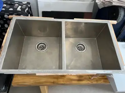 Blanco Quatrus R0 32" Double Bowl Undermount Sink – New, View more