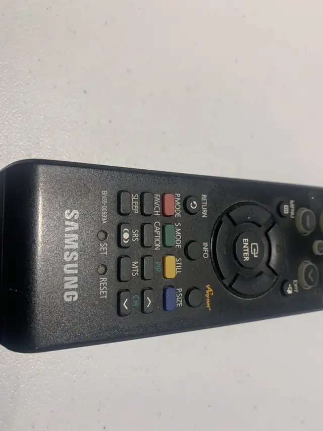 For sale: Samsung TV remote control unit in General Electronics in City of Toronto - Image 4