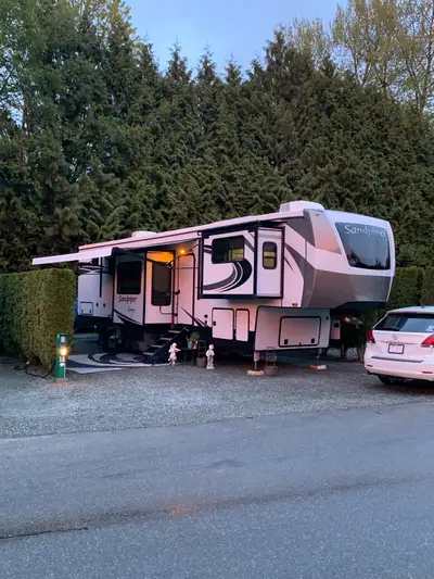 2022 Forest River Sandpiper Luxury , 43’ long. 5 slides. Sleeps 6. Unit has been lived in since purc...