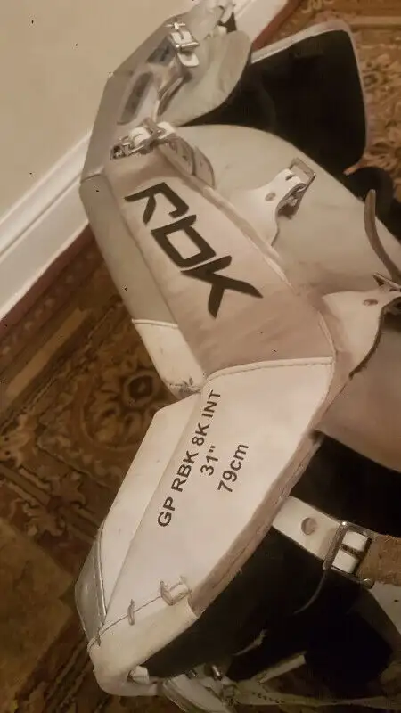 Reebok RBK 8K Hockey Goalie pads 31" 79cm INT in Hockey in Markham / York Region - Image 7