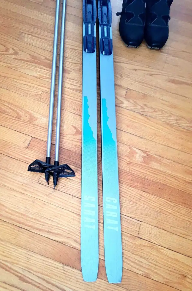 Cross Country Ski set - Mens 8.5 - 10.5 / Womens 9.5-11.5 in Ski in Winnipeg - Image 4