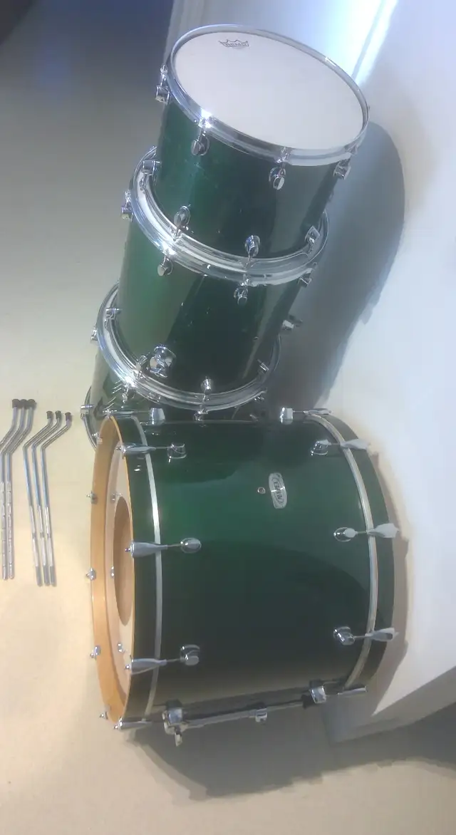 MAPEX PRO MAPLE 4PC DRUM KIT  Emerald Green 24x18,16,14,14x6.5 in Drums & Percussion in London - Image 10