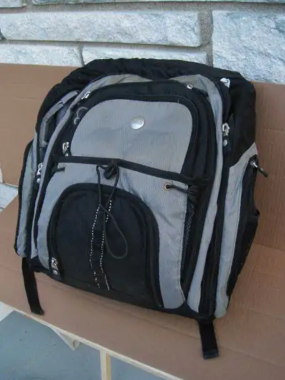 Dell  laptop computer backpack / Sac ordinateur, View more