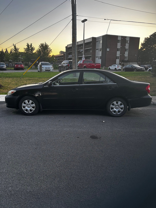 Toyota Camry  dans Autos et camions  à Laval/Rive Nord - Image 3