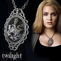 Collier avec pendentif Rosalie film Twilight pour femmes.