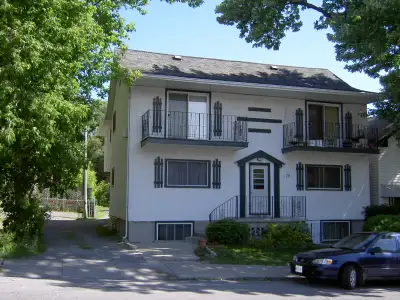 2 Bdrm Basement Apt - Downtown and Queen’s + Parking