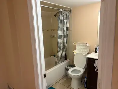 Private room available for rent at Dixie and Sandalwood intersections including utilities. Separate...