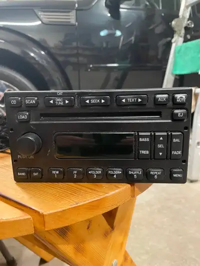 2006 Ford Escape 6 disk cd changer am fm stereo tuner $30.00