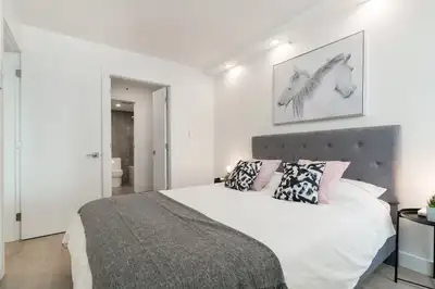 Fully Furnished Private Room in Downtown Vancouver – Move-In NOW