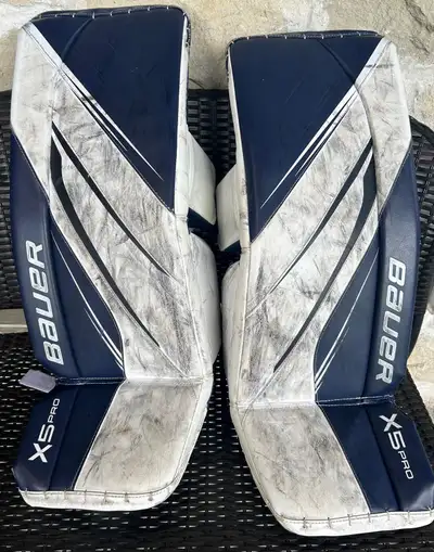 Intermediate Bauer X5 Pro leg pads, blocker and trapper Intermediate Bauer small goalie chest pad