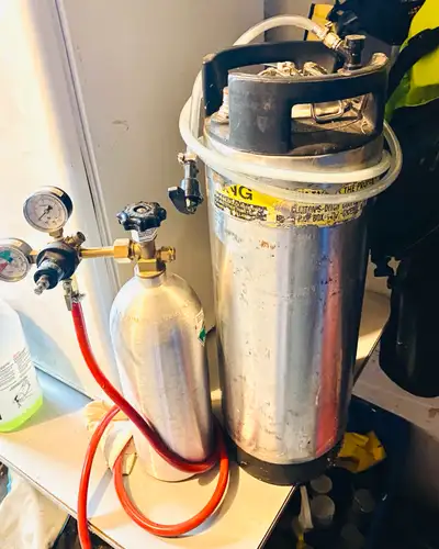 Corny keg and Co2 Tank Tank was purchased new, filled and used for 1home brew. Corny keg used once f...