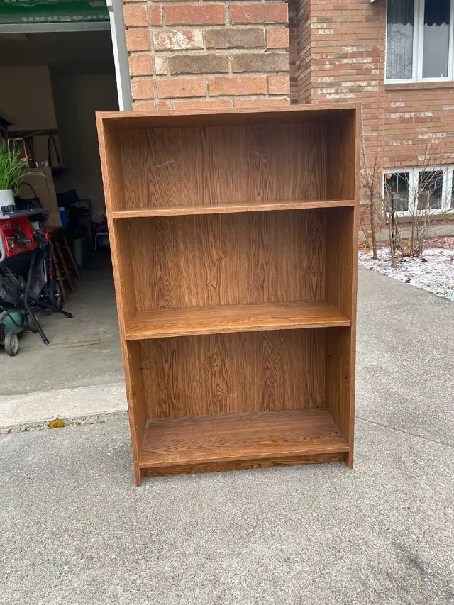 wooden bookshelf bookcase in Bookcases & Shelving Units in Windsor Region - Image 2