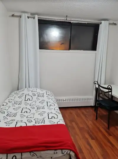 NOW - Furnished room at York U and subway station