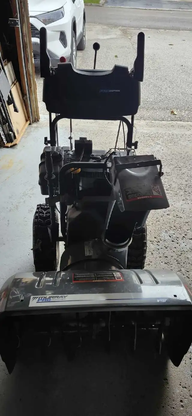 Snow blower in Snowblowers in Mississauga / Peel Region - Image 2