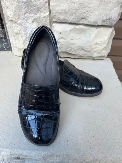 Clarks Collection Black Crocodile Print Leather Loafers -6.5 wom, View more