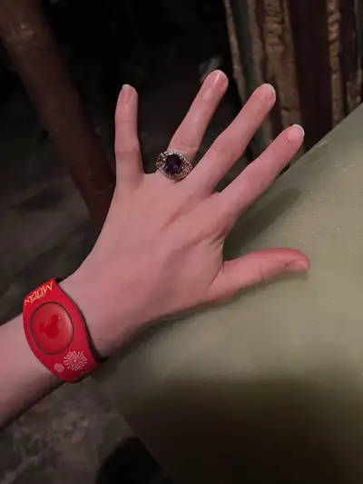 I have lost my ring, (Disney Fine Jewelry - Ariel ring) at Fallsview at 6:30pm on December 7th, 2023...