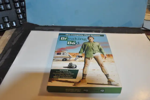 Breaking Bad The Complete first Season 3-disc set DVD tv series in CDs, DVDs & Blu-ray in Victoriaville - Image 2
