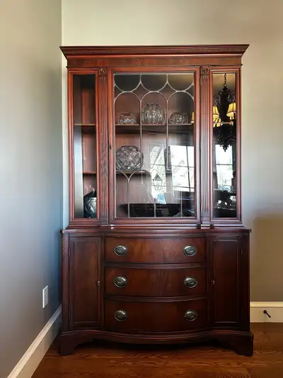 Gorgeous Vintage Bernhardt Solid Wood Mahogany China Cabinet, View more